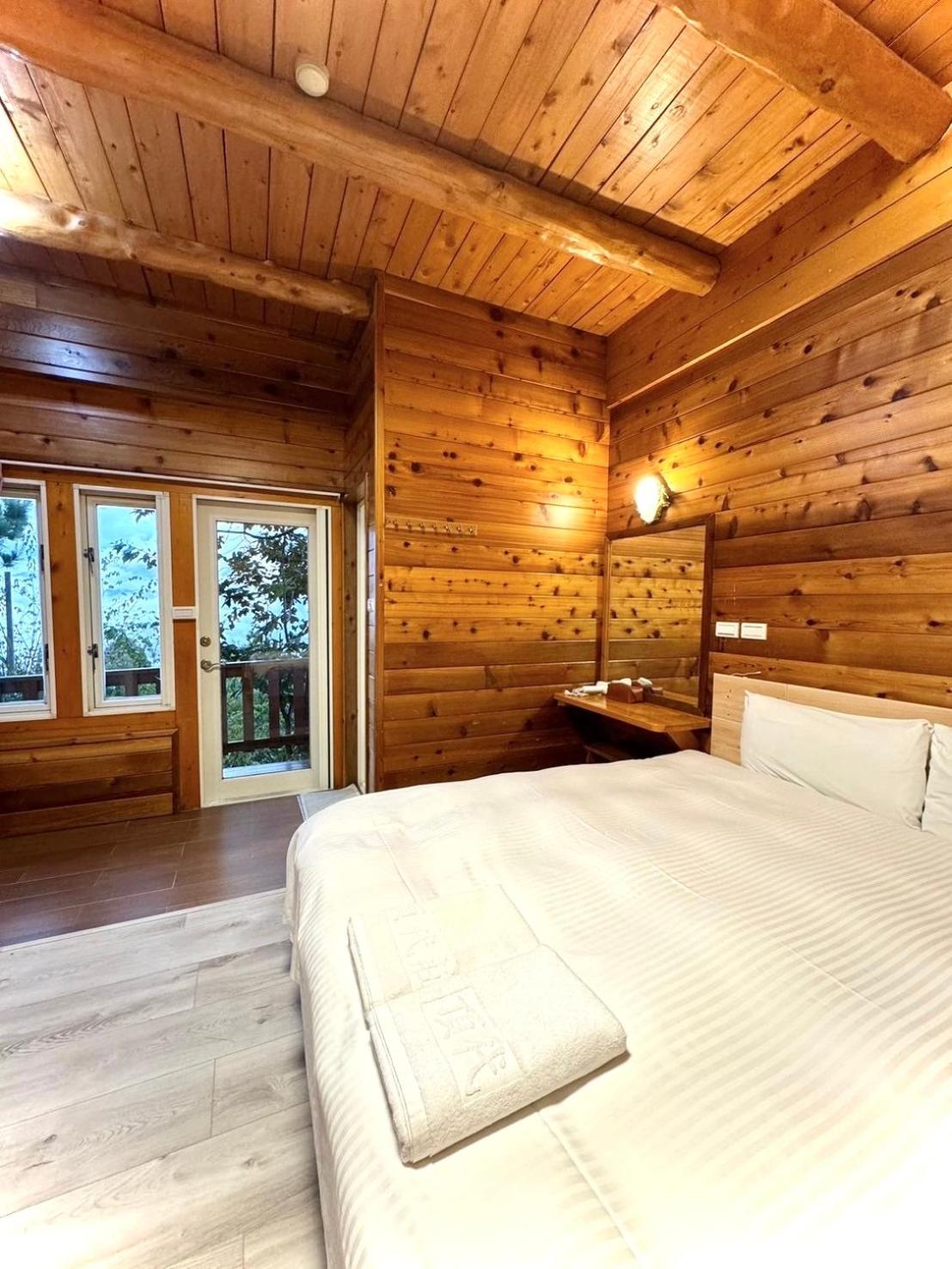 Dingdai Glass Villa Ренай Екстериор снимка