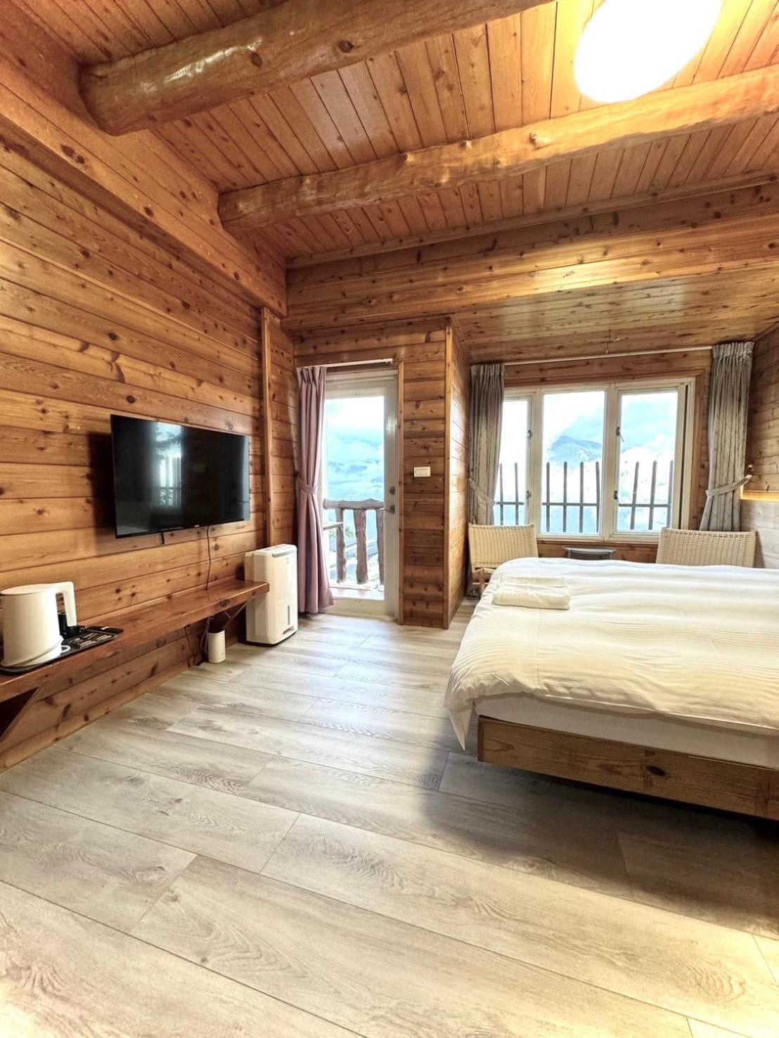 Dingdai Glass Villa Ренай Екстериор снимка